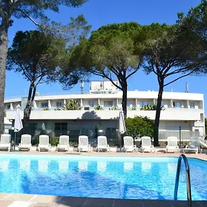 Zenitude Hôtel-résidences La Tour De Mare Hotel